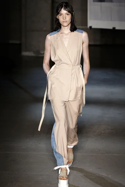 Look 18